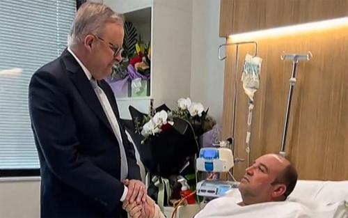 Зэвсэгт этгээдийн үйлдлийг таслан зогсоосон иргэнтэй Австралийн Ерөнхий сайд уулзжээ