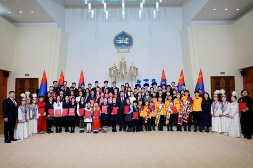 72 хүүхэд "Оны онцлох хүүхэд" боллоо