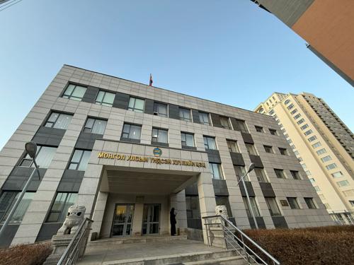 Үндсэн хуулийн цэцийн их суудлын хуралдааныг хойшлууллаа