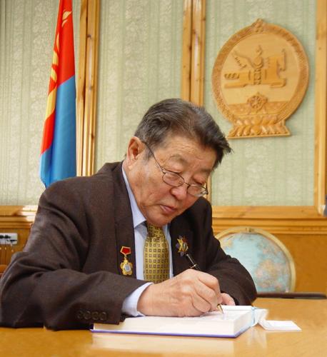 “Б.Чимидийн нэрэмжит шагнал”-д нэр дэвшүүлэх бүтээл хүлээн авч эхэллээ