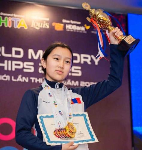 Б.Мишээл ой тогтоолтын дэлхийн аварга болж, хоёр рекорд тогтоон Олон улсын мастер цол хүртлээ