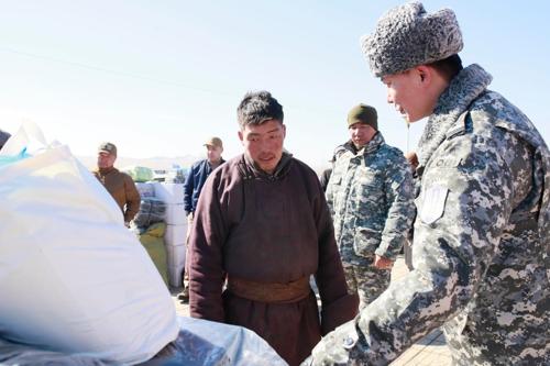 Гал түймэрт өртсөн айл өрхөд СЭМҮТ, ЭМЯ, МЭЕГ-ын холбогдох мэргэжилтнүүд эрүүл мэндийн болон сэтгэлзүйн тусламж зөвлөгөө өгөв