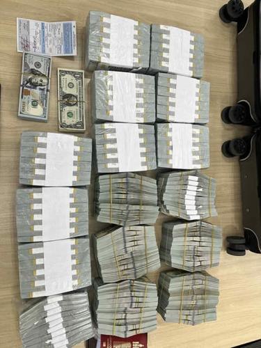 Их хэмжээний валютыг Монгол Улсын хилээр тогтмол гаргадаг байсан бүлэг этгээдүүдийг илрүүлжээ