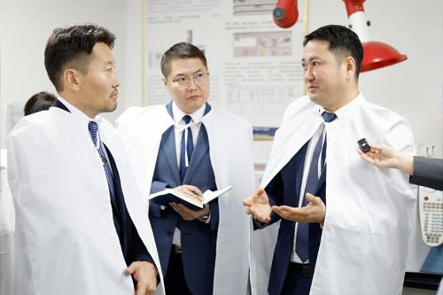 ШАДАР САЙД Х.ГАНХУЯГ: ХҮНСНИЙ АЮУЛГҮЙ БАЙДАЛ БОЛ "МОНГОЛ УЛСЫН ҮНДЭСНИЙ АЮУЛГҮЙ БАЙДАЛ" ТУЛ ЛАБОРАТОРИУДЫН ЧАДАВХЫГ ХЭСЭГЧИЛЖ БУС ҮНДСЭЭР НЬ ШИНЭЧЛЭХЭД АНХААРЧ БАЙНА