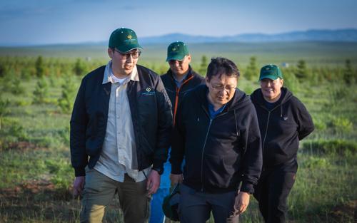 Хархорум хотын бүтээн байгуулалтад "Эрдэнэс Монгол" нэгдэл 330,000 мод тарилаа