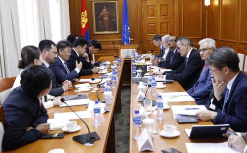 Монголбанкны Ерөнхийлөгч Б.Лхагвасүрэн Азийн хөгжлийн банкны төлөөлөгчдийг хүлээн авч уулзлаа