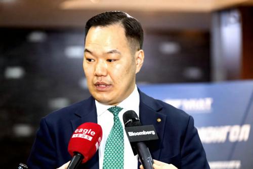 Б.Мөнхтамир: Би ажлаас чөлөөлөгдөх өргөдлөө ТУЗ-дөө өгчихсөн