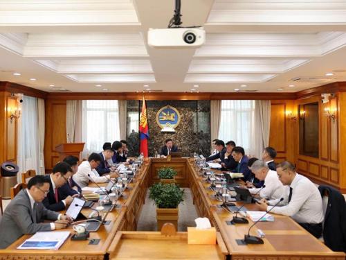 Засгийн газар хуралдаж байна