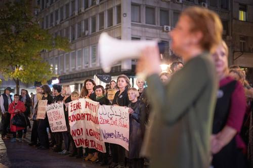 Иранд болж буй жагсаалын улмаас 83 хүн үрэгджээ