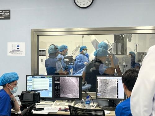 Зүрхний титэм судасны хүнд хэлбэрийн нарийслын 8-дахь мэс засал амжилттай боллоо