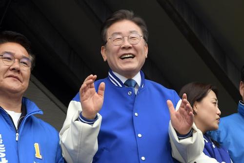 Солонгосын ерөнхийлөгчийн сонгуулийн санал асуулгыг И Жэ Мён тэргүүлж байна