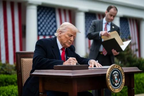 CNN:Трамп 100 хоногт л Америкийг эдийн засгийн хямрал руу түлхэв