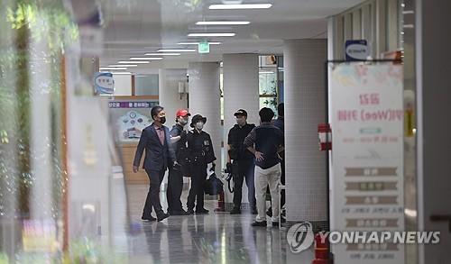 Солонгост 10-р ангийн сурагч сургуулийнхаа захирал болон бусад 6 хүнийг хутгалсан хэрэг гарчээ