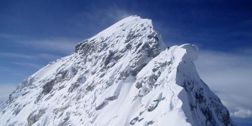 7000 метрээс өндөр ууланд гарсан уулчинд л Эверестийн оргилд гарах зөвшөөрлийг олгохоор болжээ