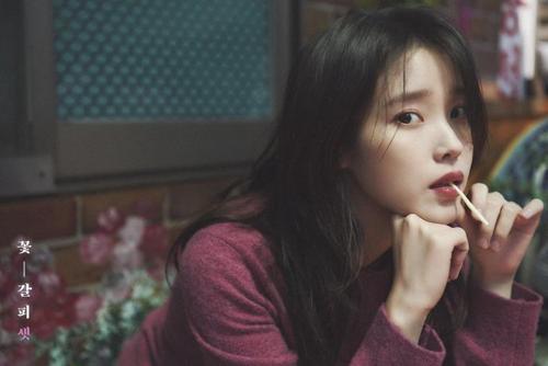 Дуучин IU-гийн гурав дахь цомог дахин шуугиан тарих нь ээ...