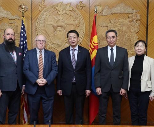 АНУ-ын Фулбрайт тэтгэлэгт хөтөлбөрт тэнцсэн оюутнаас үл хөдлөх барьцаа хөрөнгө шаарддаг байсныг цуцлав