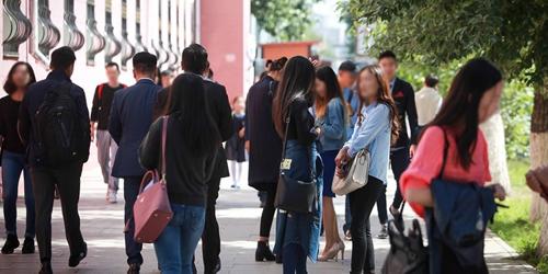 Шинэ оюутнуудад зориулж “Улаанбаатарт тавтай морил” гарын авлага түгээнэ