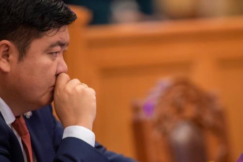 Зах дээр явж байсан, намын гишүүд ч мэдэхгүй хүнийг сонгуульд жагсаалтаар дэвшүүлсэн