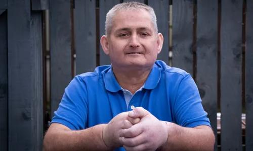 Их Британи эмч нар хоёр гар, мөр шилжүүлэн суулгажээ