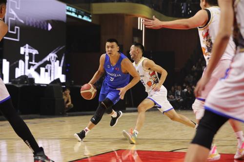 Т.Санчир: Бага байхаасаа эхлээд гадна талбай дээр нар мандахаас жаргах хүртэл тоглодог байсан. Тэр үед л би энэ спортод хайртай гэдгээ мэдэрсэн