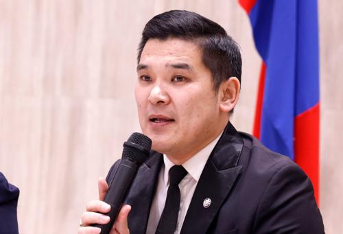 Э.Цэнд-Аюуш: Сурагчдад циркийн тоглолт хүчээр үзүүлэхгүй