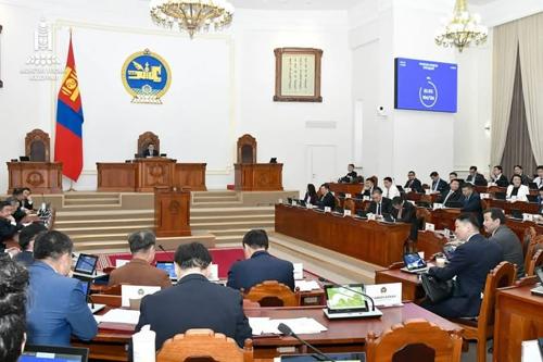 Замын-Үүд-Эрээн төмөр замын холболтоос хойш 70 жилийн дараа  2 дахь хил дамнасан төмөр замтай болох нь