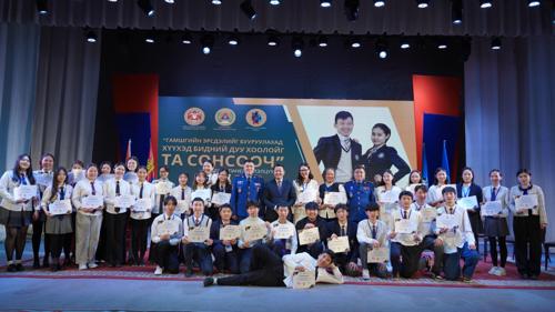 Панел хэлэлцүүлэгт "Бяцхан зүрхнүүд" баг тэргүүллээ