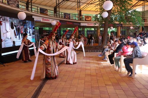 Монголын үйлдвэрлэлийн сор болсон бүтээлүүд Будапештийн тайзнаа