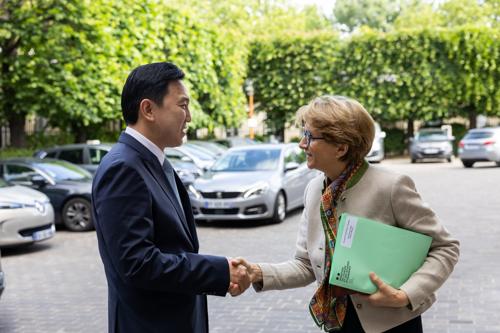 Ураны төслийг хэрэгжүүлэхэд олон улсын итгэмжлэгдсэн лаборатори байгуулж давхар хяналт хийхээр тохиролцлоо