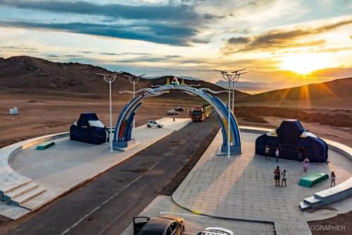 Хувиасаа хоёр тэрбум төгрөг гаргаж Увс аймагт угтах, үдэх хаалга барьжээ