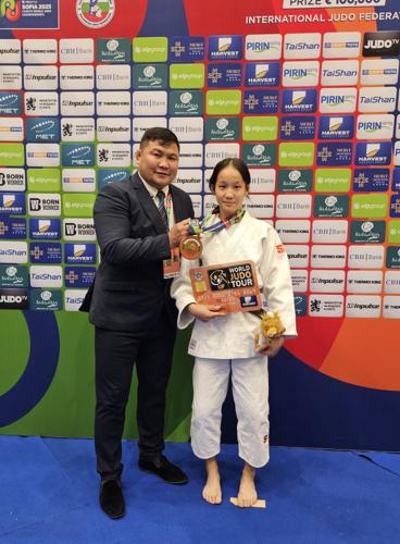 Б.Хулан өсвөрийн Дэлхийн аварга шалгаруулах тэмцээнээс хүрэл медаль хүртлээ