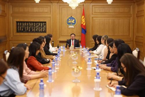 Монгол Улсын Ерөнхий сайд Г.Занданшатар Монголын эмэгтэйчүүдийн холбооны төлөөллийг хүлээн авч уулзлаа