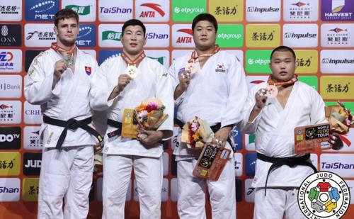 Чиндаод Монголын жүдочид медалийн хур буулгаж, Японы араас дэд байр эзлэв