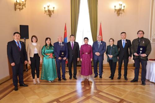 Монгол, Унгар иргэдэд төрийн дээд одон, медаль гардууллаа