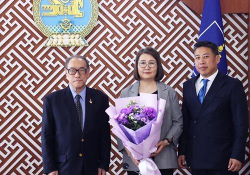 Эрхэмсэг гүнж Маха Чакригийн нэрэмжит шагналыг анх удаа Монгол багшид олгоно