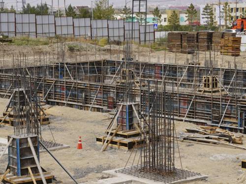 Дүүжин замын тээвэр төслийн тулгуур баганыг суурилуулах ажлын явцаас