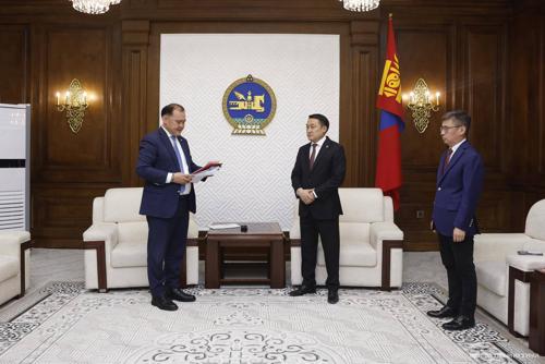 НИТХ-ын дарга А.Баярт Нийслэлийн хөгжлийн 2026 оны төлөвлөгөөний төслийг өргөн барив.