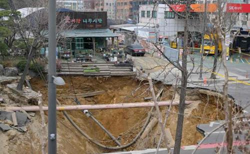 Сөүлд зам цөмөрснөөс үүдэн мотоцикльтой иргэн амиа алдав