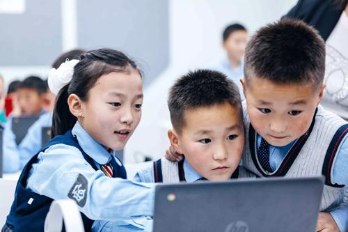 Элсэлтийн шалгалт өгөх сурагчдын анхааралд