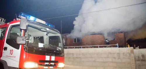 Нийтийн байранд гал гарч 14 иргэнийг аварчээ