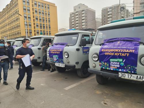 Хөдөө орон нутаг руу вакцин хүргэх тээвэрлэлтийн цуваа ХӨСҮТ-өөс хөдөлж байна