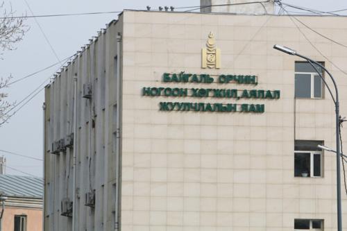 Идэвхтэн байгаль хамгаалагчийн эрх үнэмлэх олгож эхэллээ