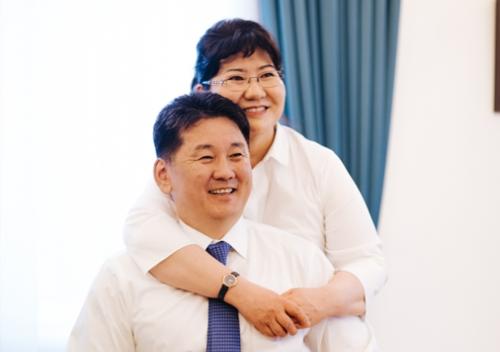 Шинэхэн тэргүүн хатагтай Л.Болорцэцэгтэй танилц