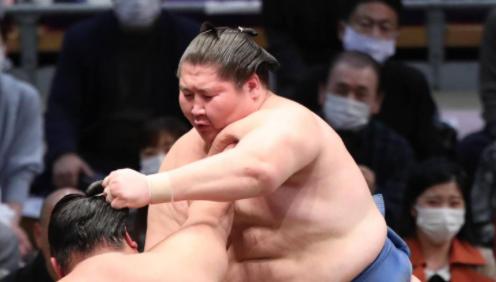 А.Ичинноров өрсөлдөгчийнхөө үснээс татсан шалтгаанаар ялагдлаа