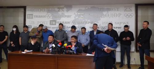 ТЭЭВЭРЧИД: Нүүрсний тээврийн С зөвшөөрлийг зөвхөн хятадууд олговол монгол тээвэрчид яаж амьдрах вэ