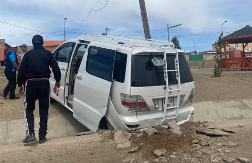 СЭРЭМЖЛҮҮЛЭГ: Хүүхдээ машиндаа унтуулан орхисны улмаас осол гарлаа