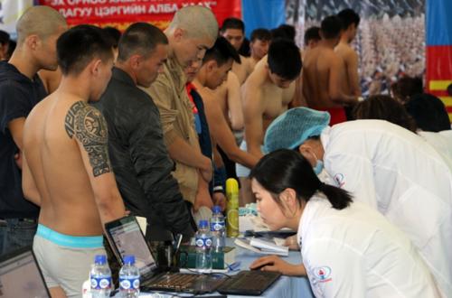 Цэрэгт татагдахаар ирж байгаа залуусын 30-40 хувь нь эрүүл мэндээрээ тэнцдэггүй