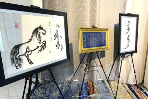 Нийслэлийн 29 дүгээр сургуулийн сурагчид уран бичлэгийн үзэсгэлэн гаргажээ