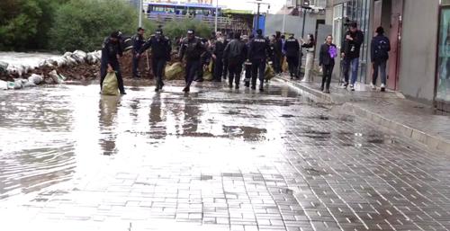 Үерийн улмаас дараах замуудыг түр хаажээ