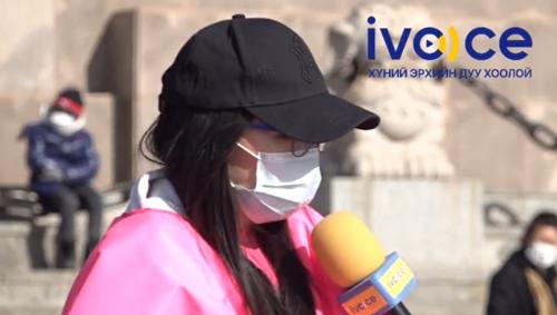 Цэцэрлэгийн сугалааг эсэргүүцсэн ээжүүд жагсаж байна